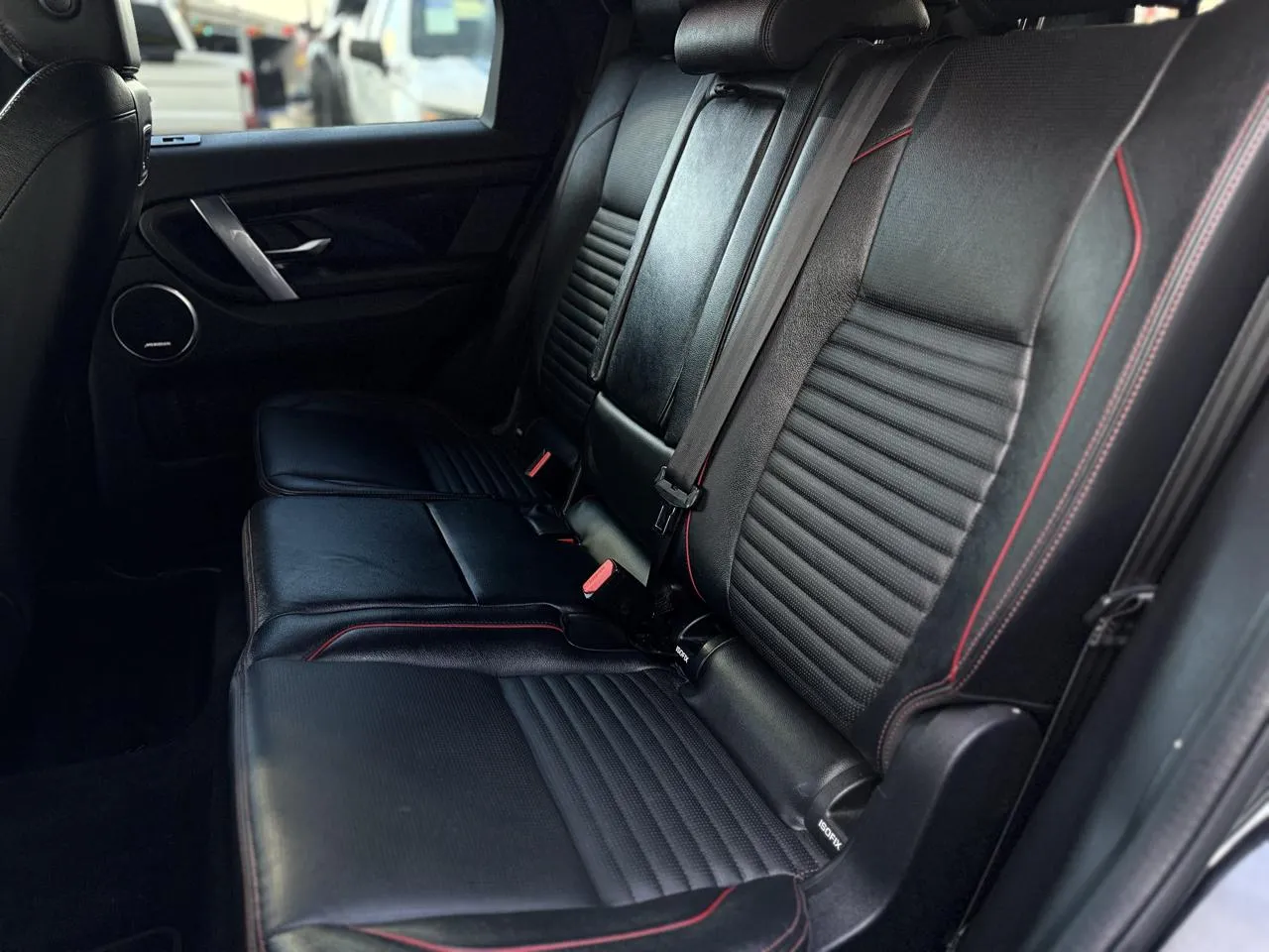Land Rover Discovery Sport photo 10