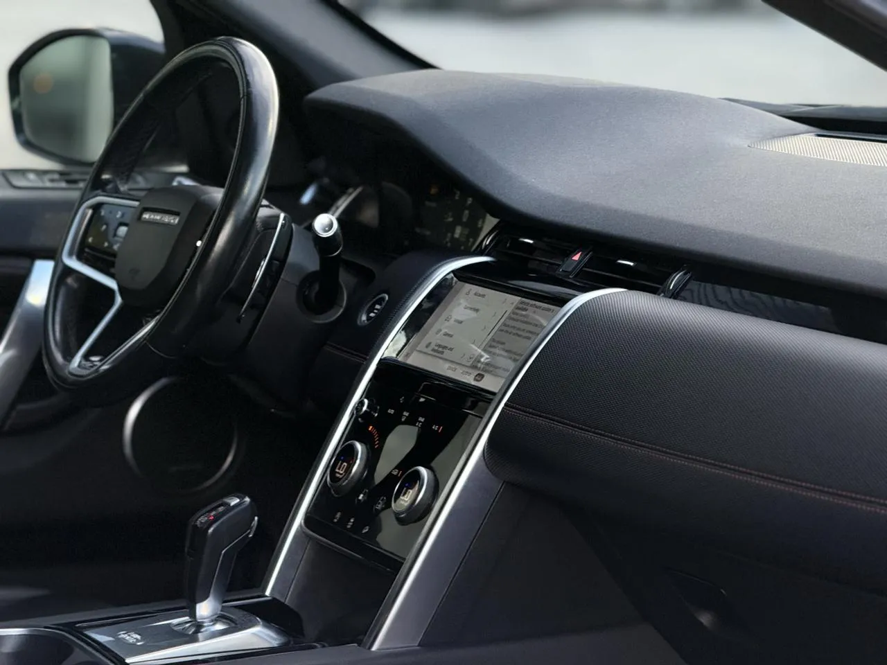Land Rover Discovery Sport photo 12