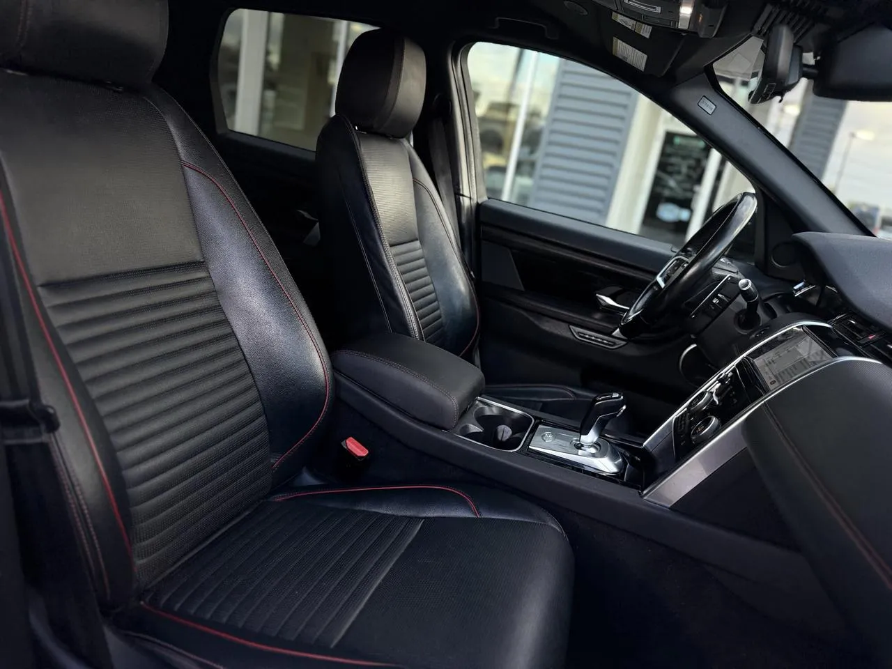 Land Rover Discovery Sport photo 13