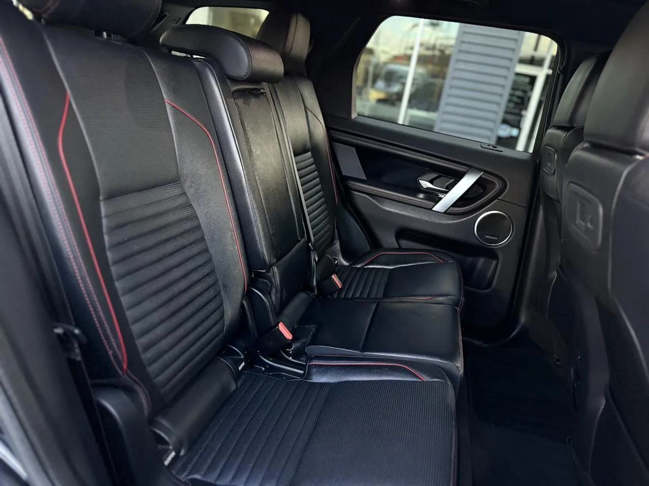 Land Rover Discovery Sport photo 14