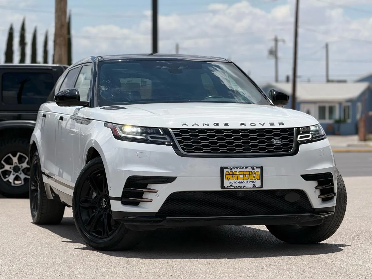 Land Rover Range Rover Velar photo 2
