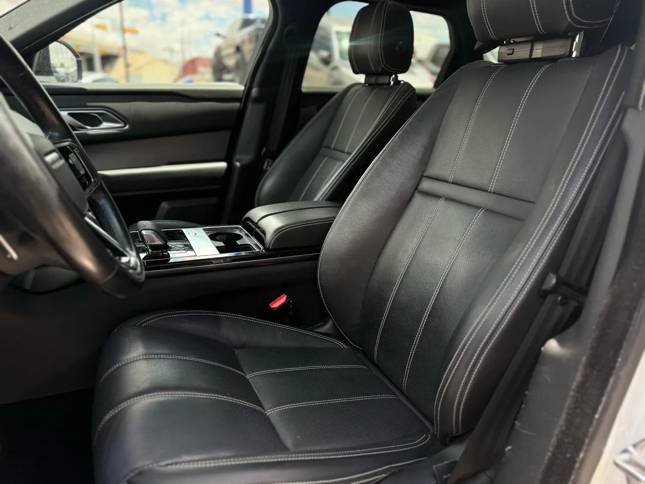 Land Rover Range Rover Velar photo 10