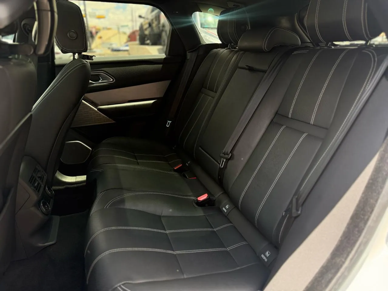 Land Rover Range Rover Velar photo 11