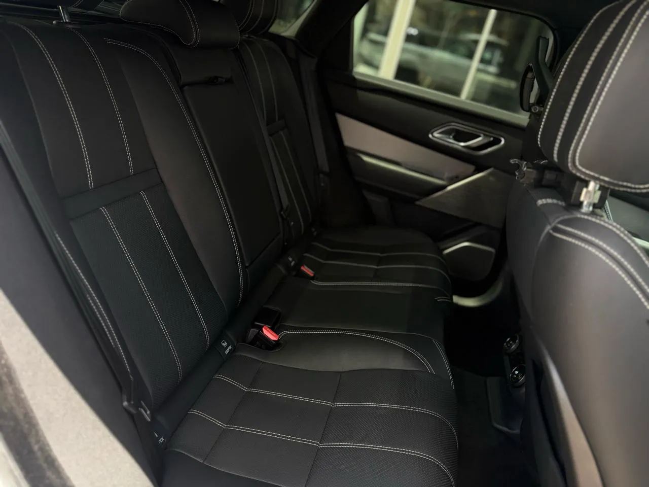 Land Rover Range Rover Velar photo 15