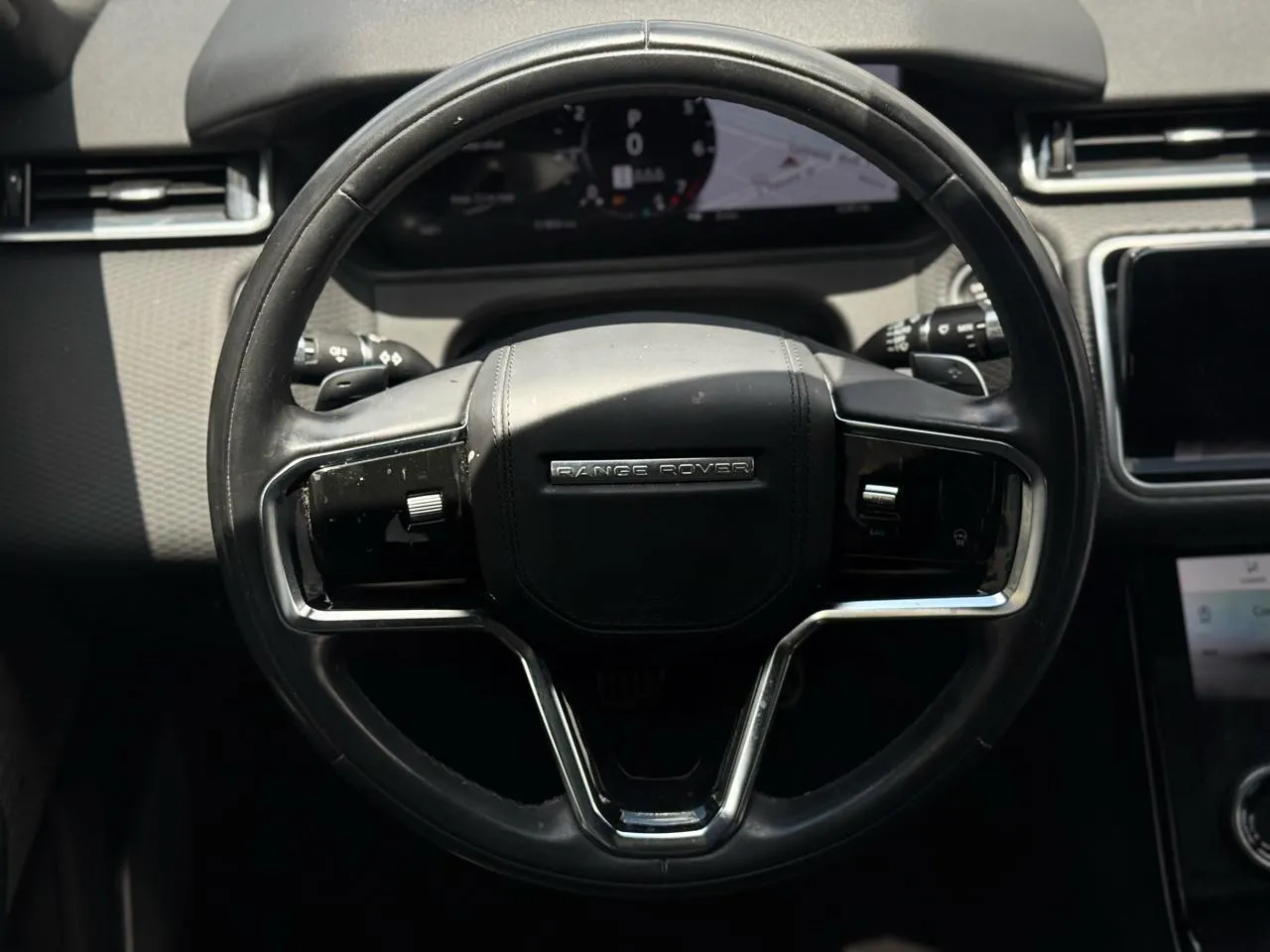 Land Rover Range Rover Velar photo 18