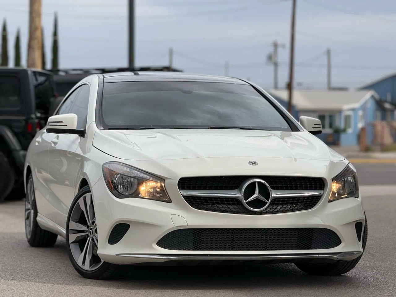 Mercedes-Benz CLA photo 2