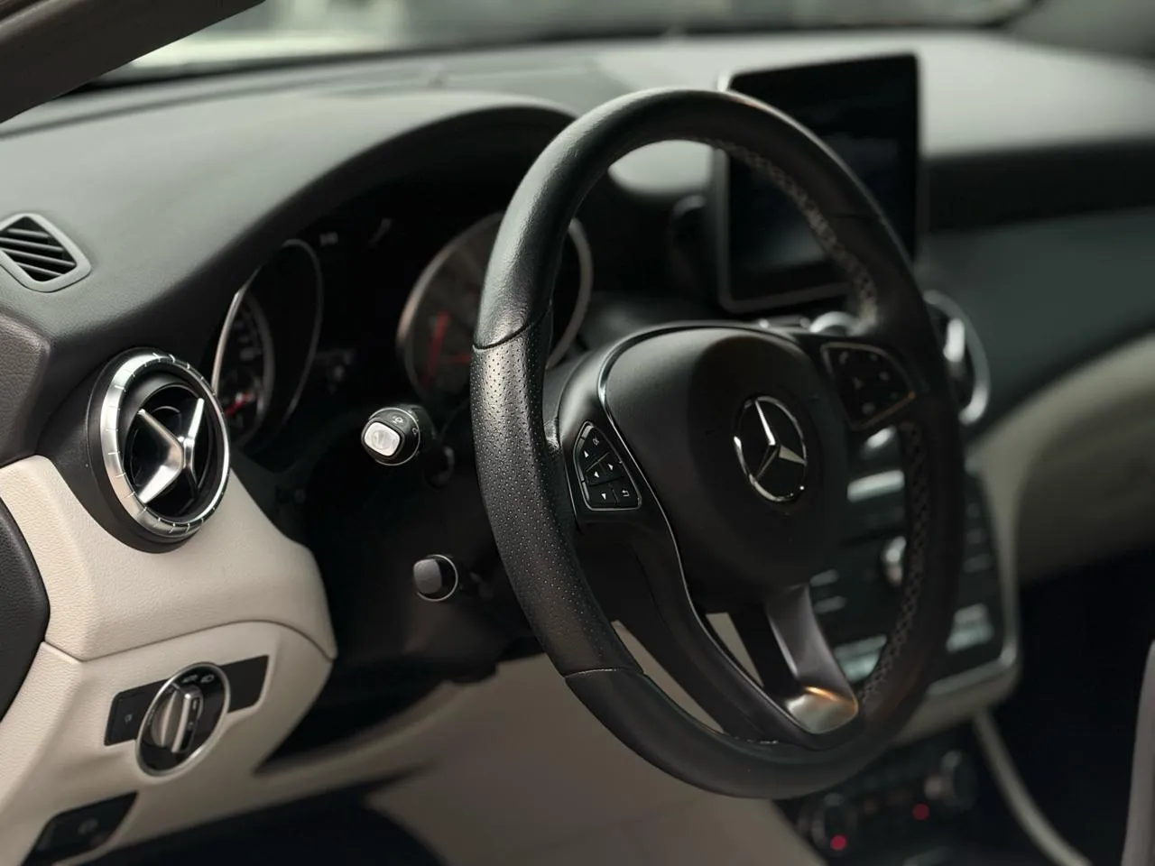 Mercedes-Benz CLA photo 9