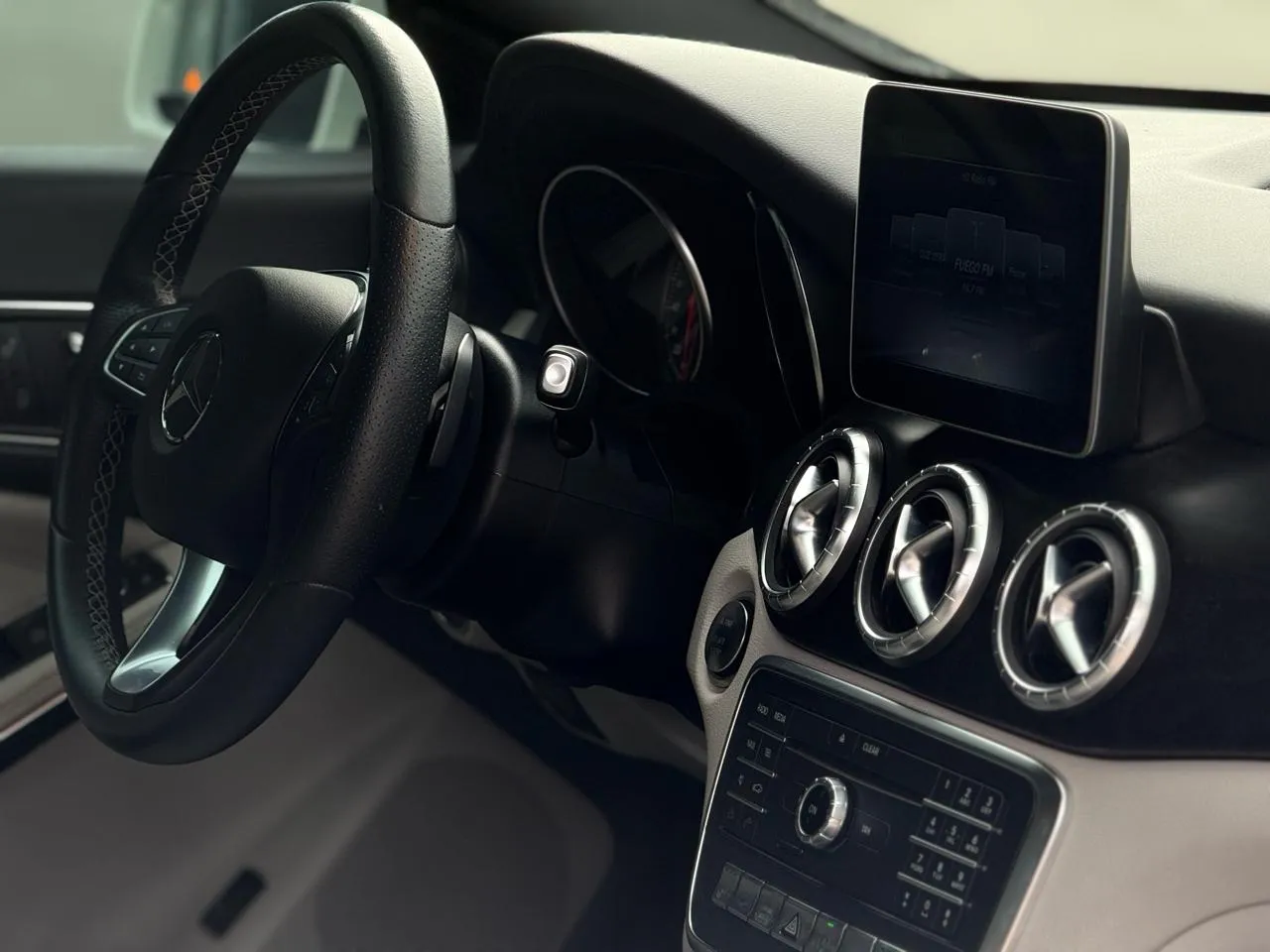 Mercedes-Benz CLA photo 12