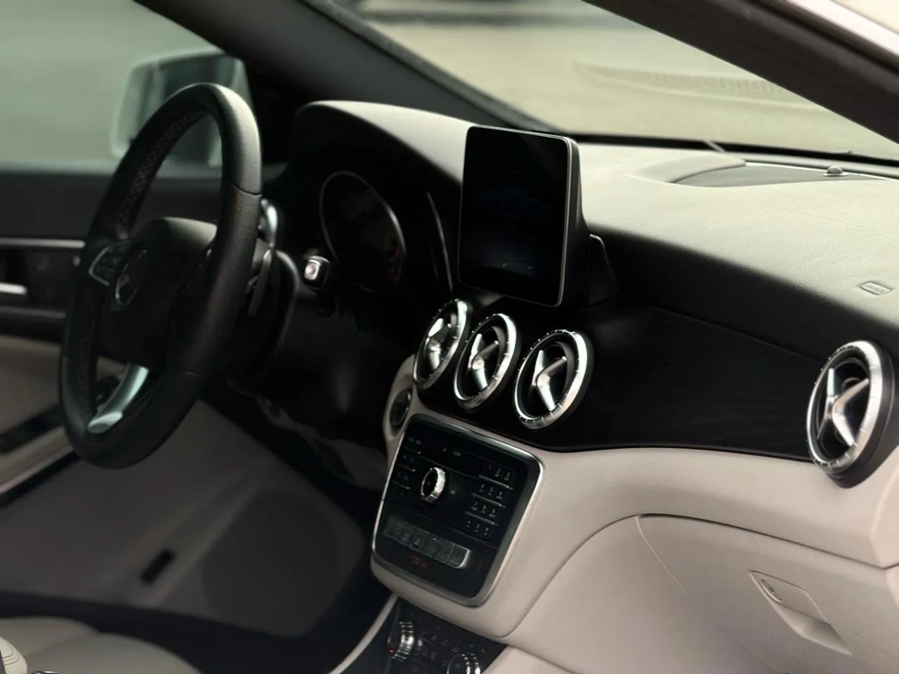 Mercedes-Benz CLA photo 13