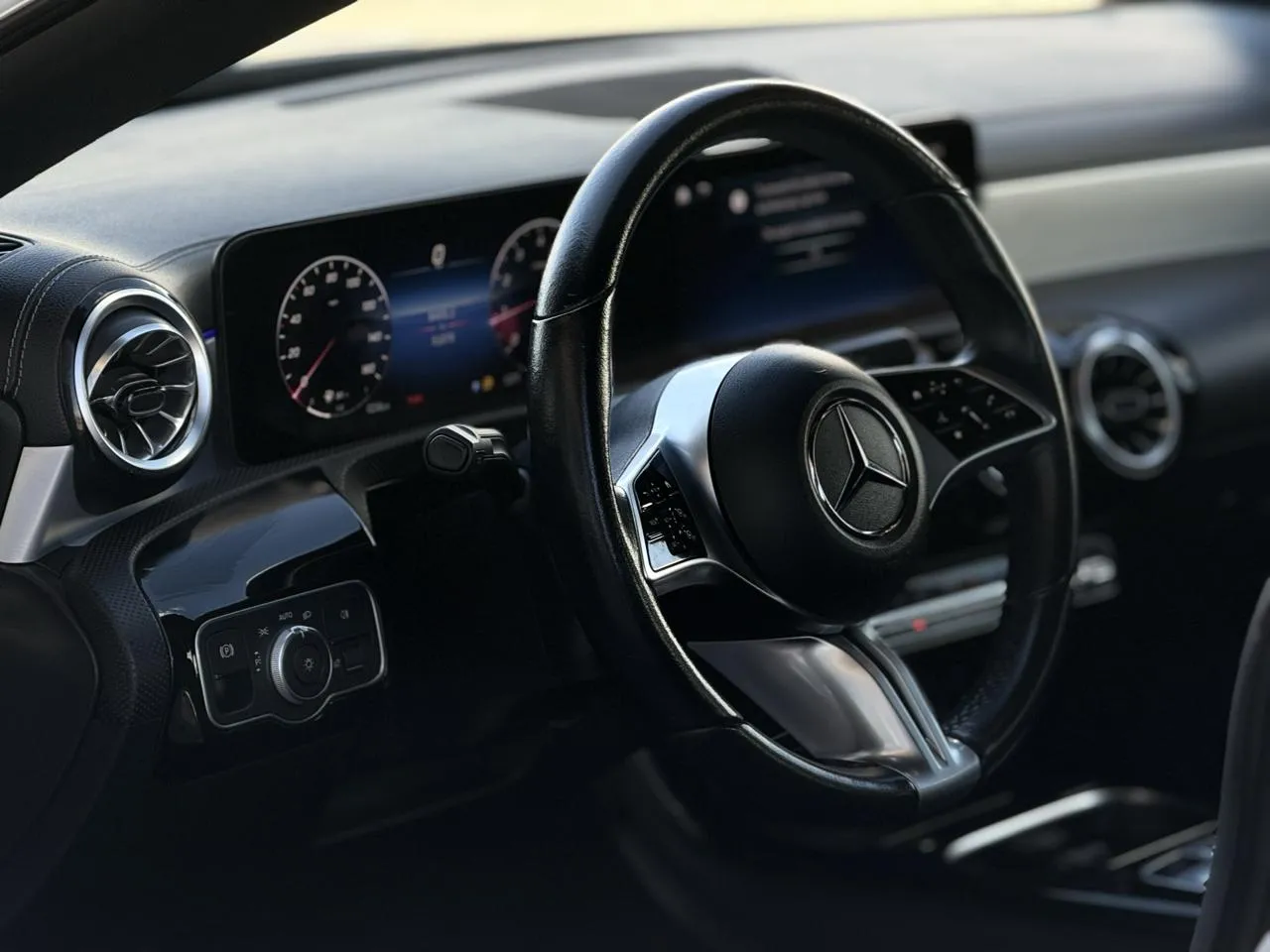 Mercedes-Benz CLA photo 8