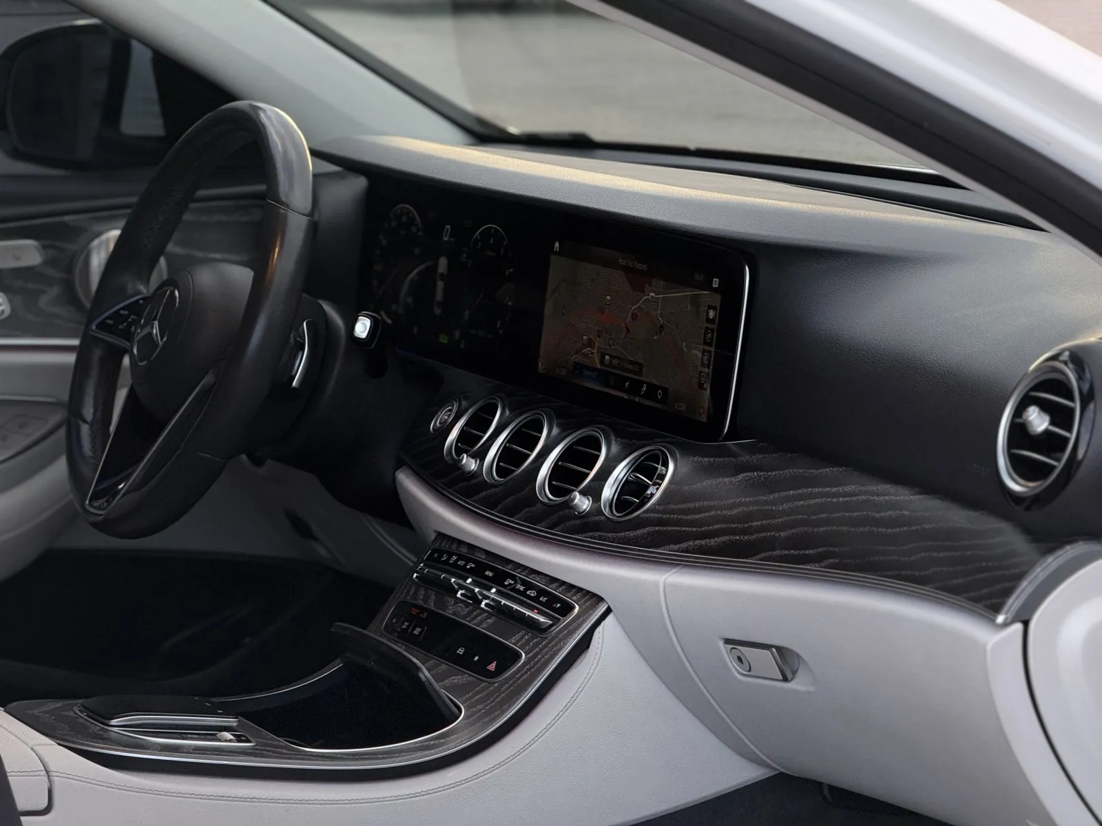 Mercedes-Benz E-Class photo 13