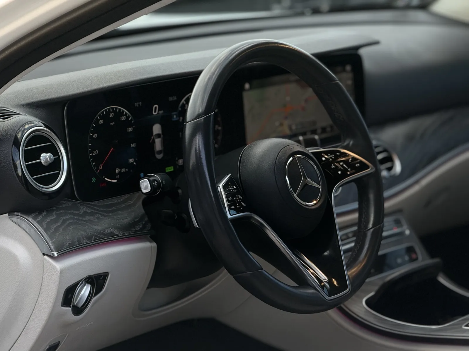 Mercedes-Benz E-Class photo 9