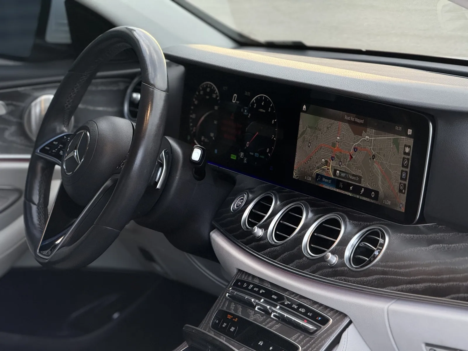 Mercedes-Benz E-Class photo 12