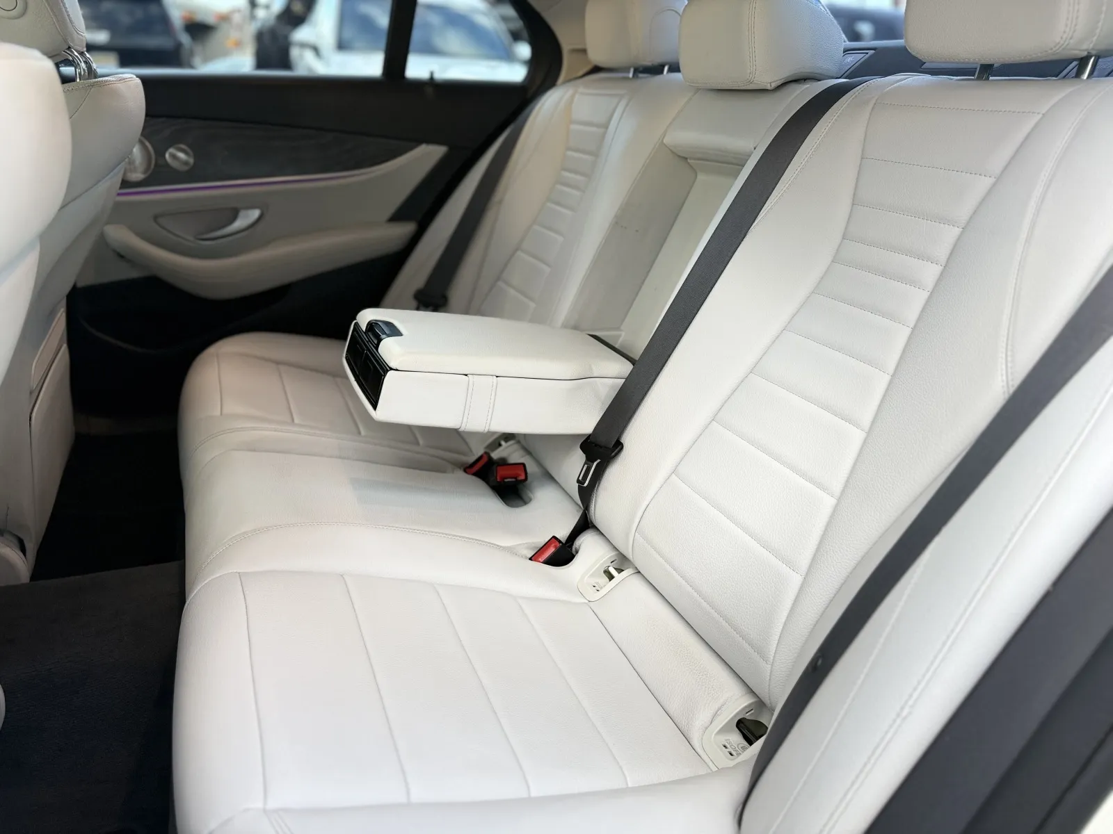 Mercedes-Benz E-Class photo 11