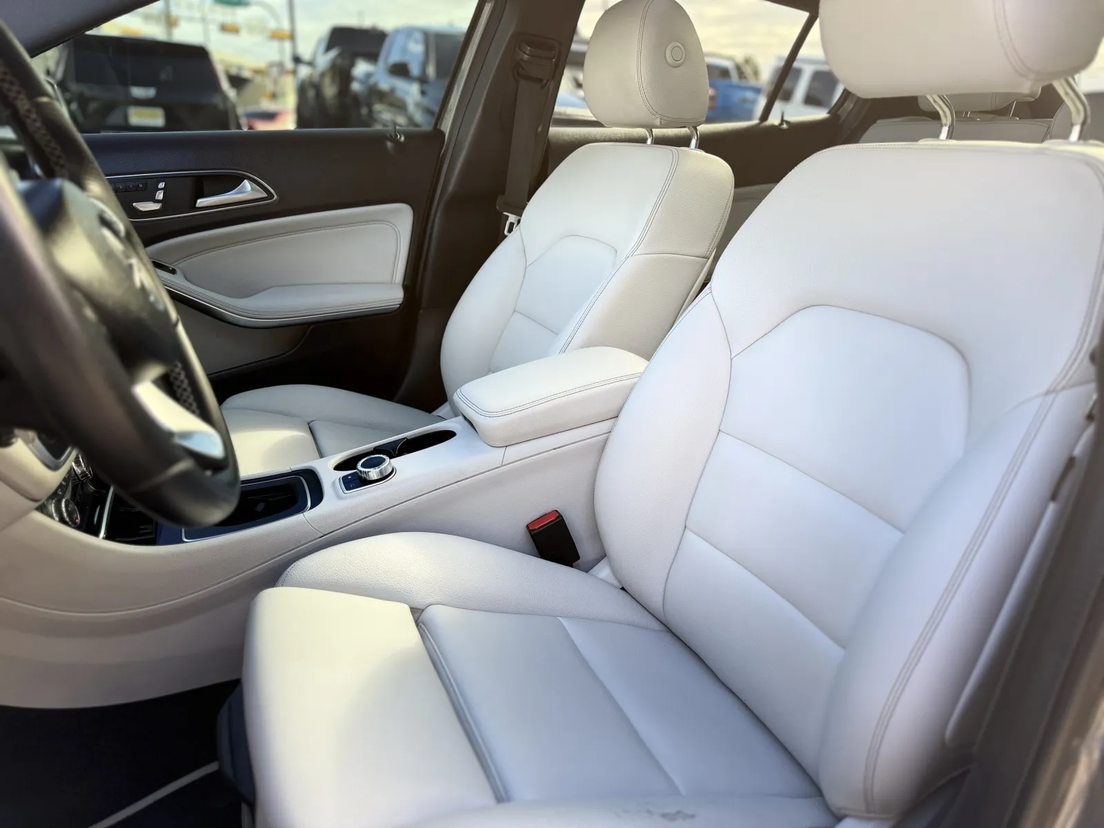 Mercedes-Benz GLA photo 9