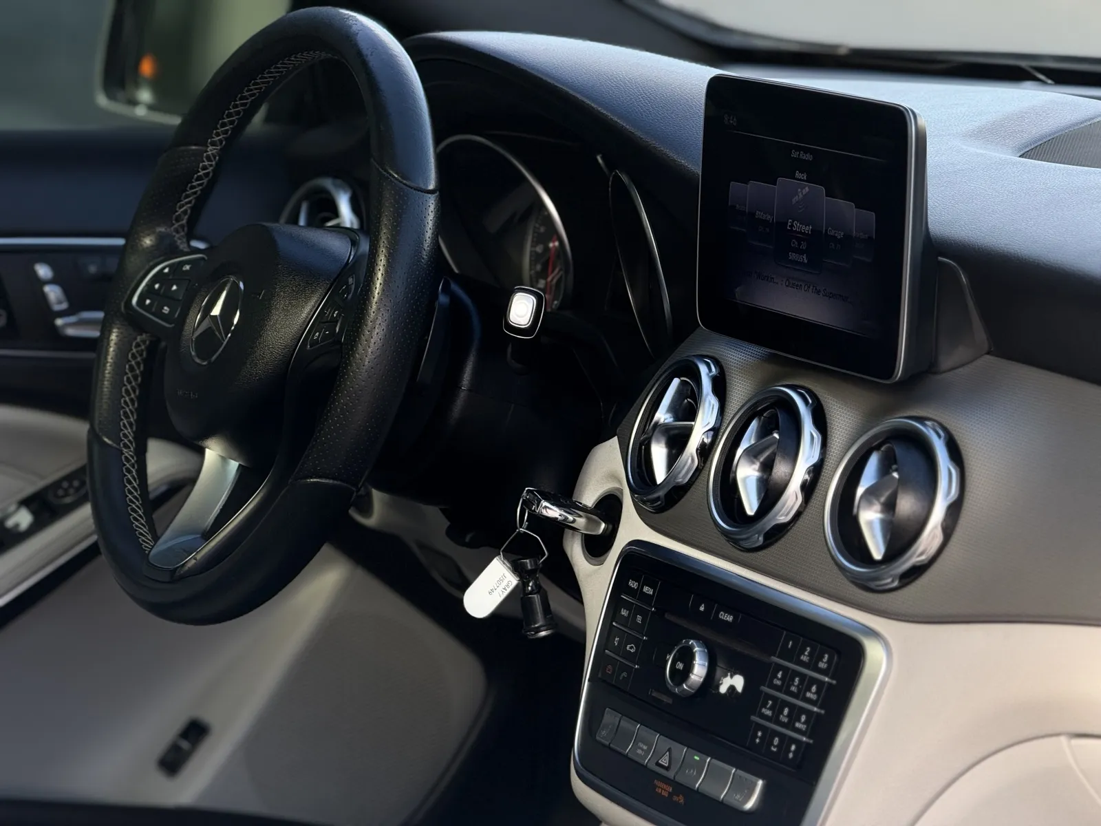 Mercedes-Benz GLA photo 11