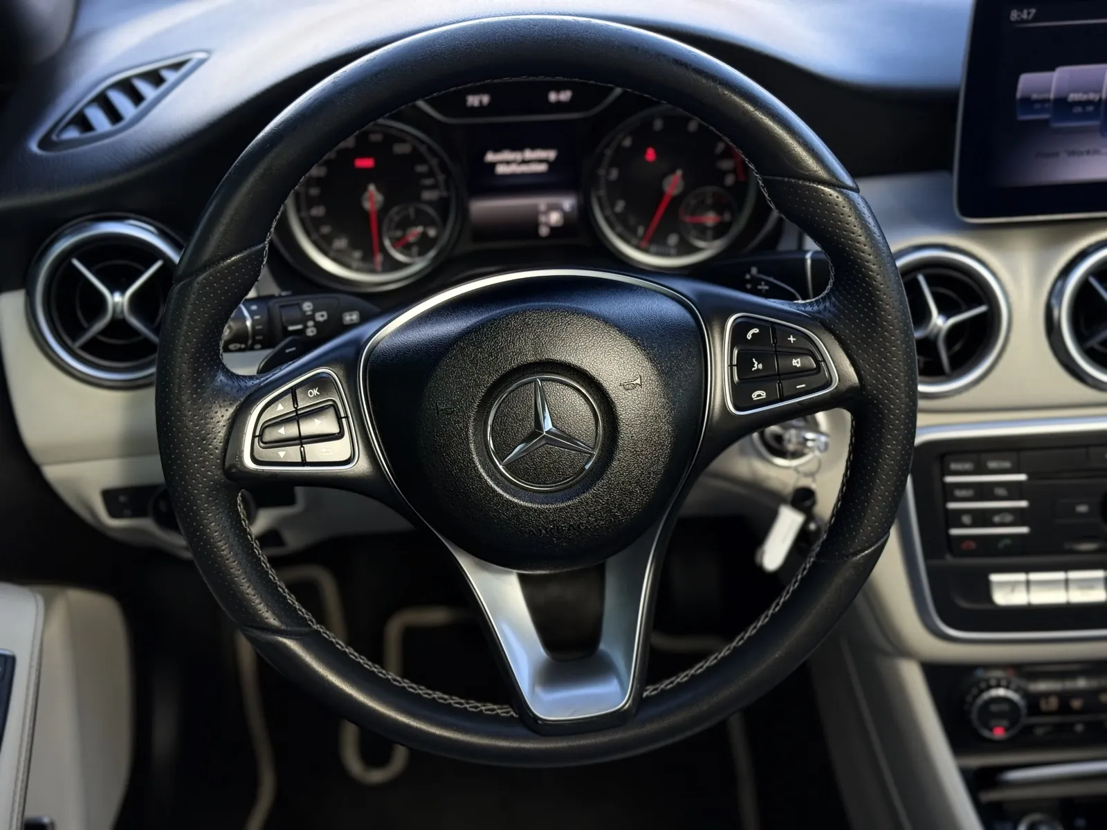 Mercedes-Benz GLA photo 17