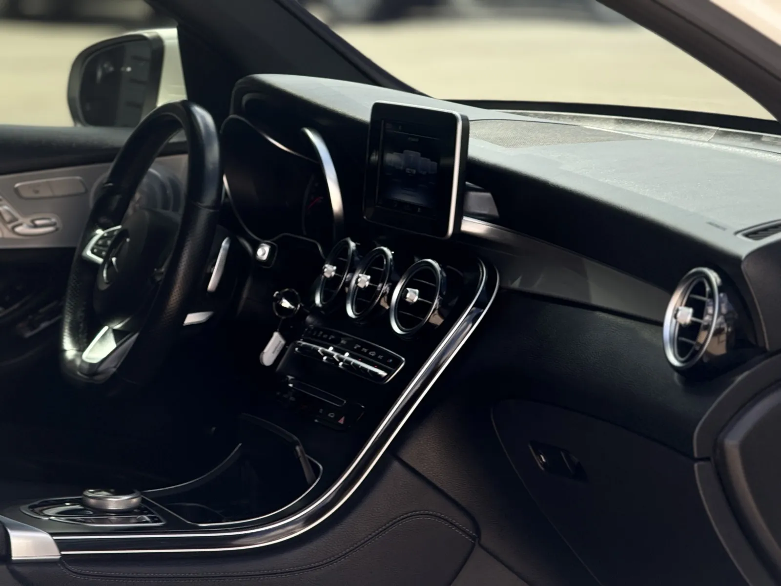 Mercedes-Benz GLC photo 13