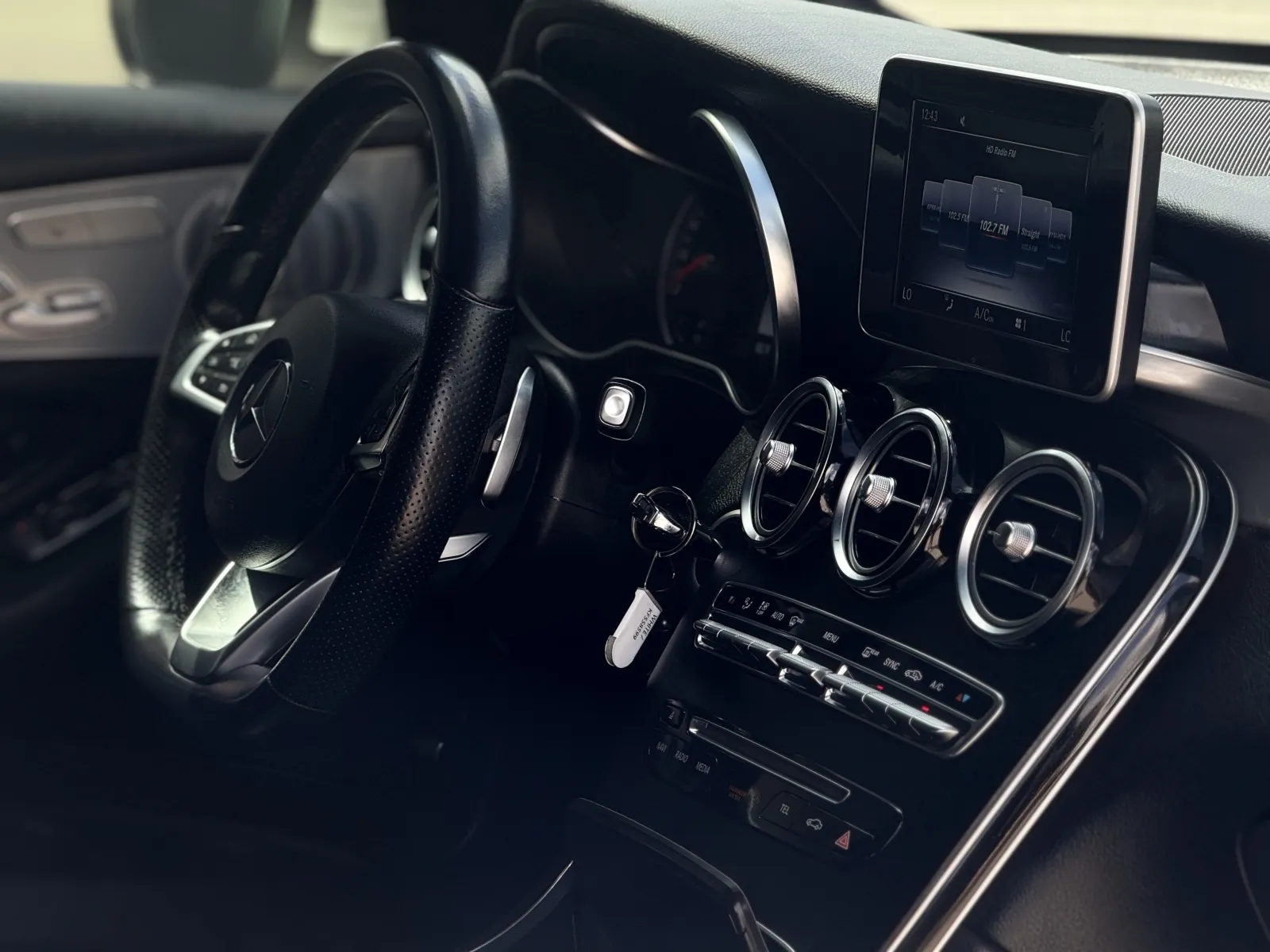 Mercedes-Benz GLC photo 12