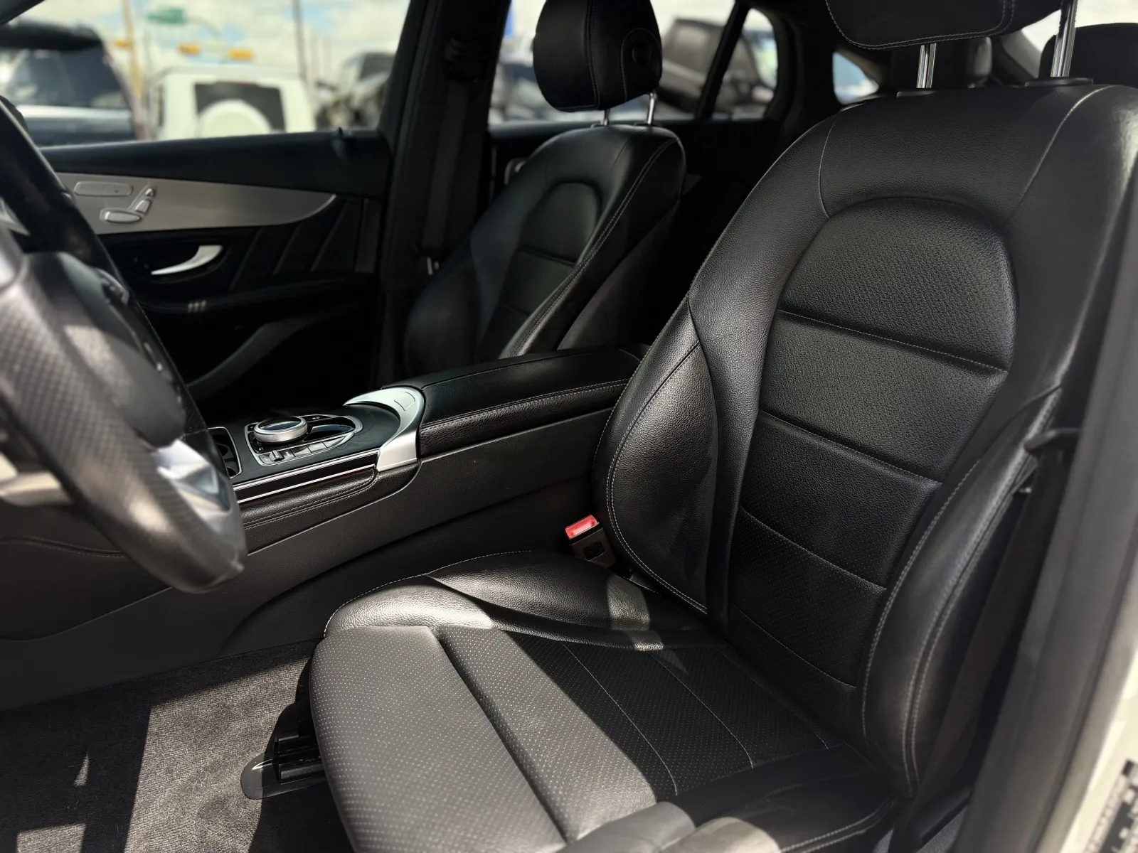 Mercedes-Benz GLC photo 10