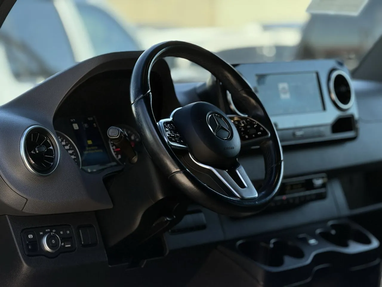Mercedes-Benz Sprinter photo 8