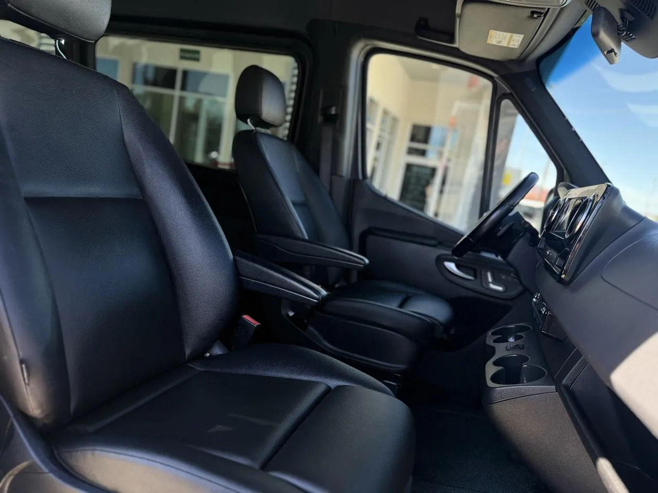 Mercedes-Benz Sprinter photo 11