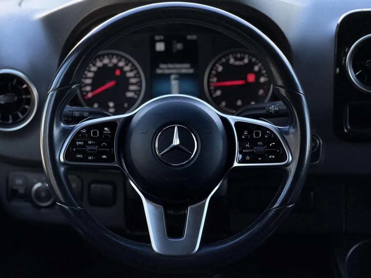 Mercedes-Benz Sprinter photo 17