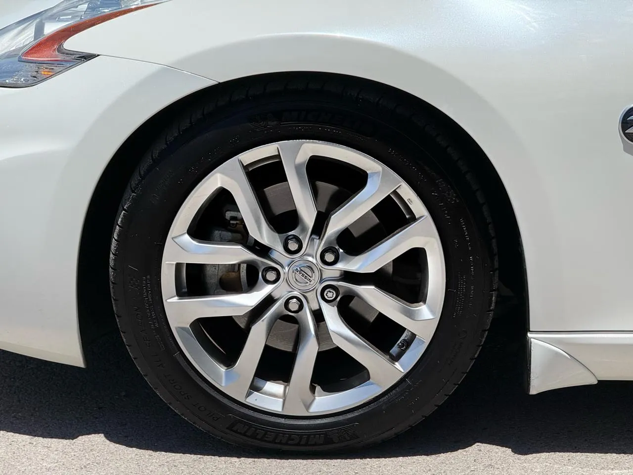 Nissan 370Z photo 8