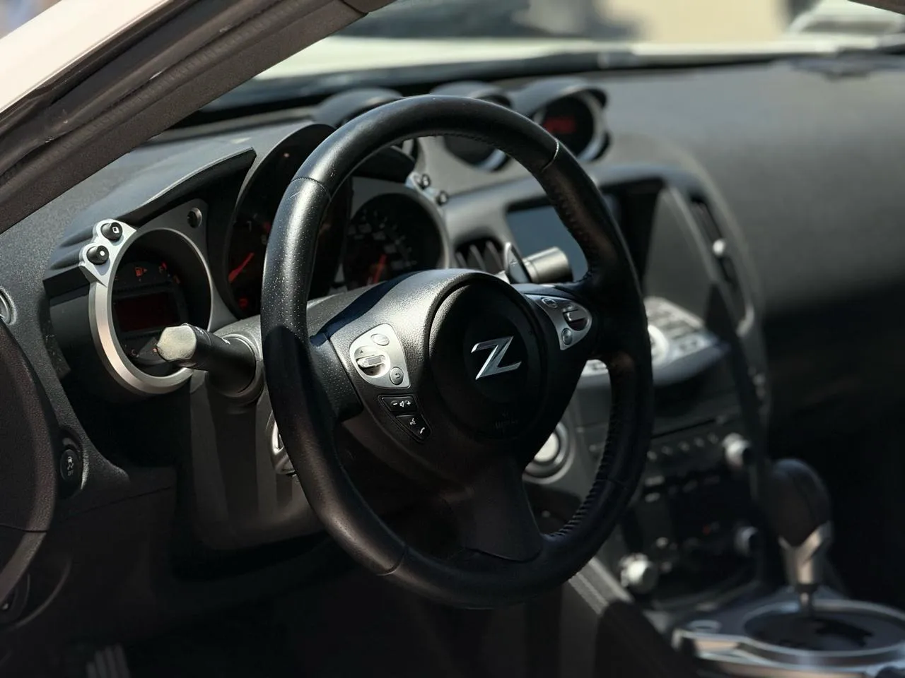 Nissan 370Z photo 9