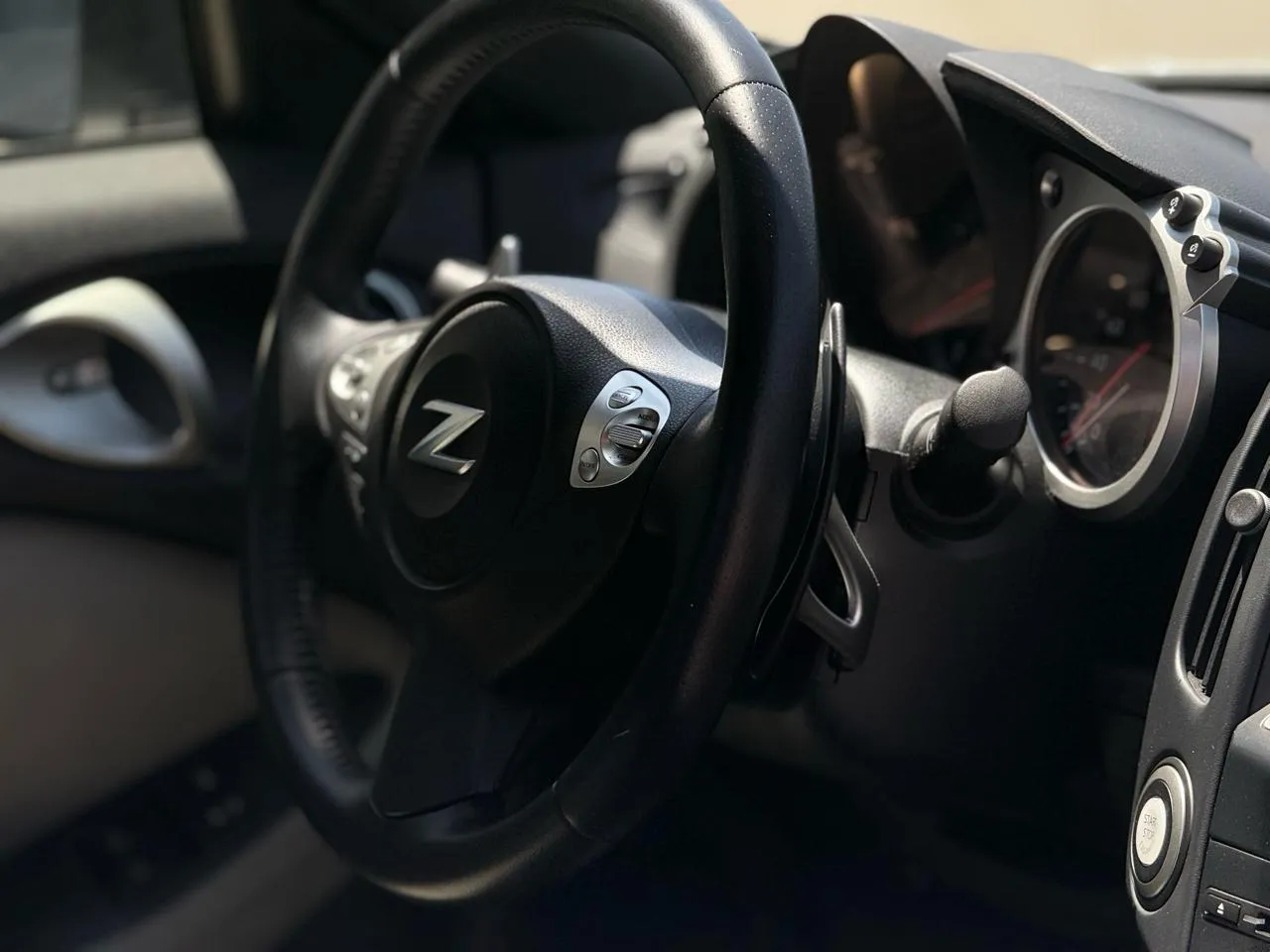 Nissan 370Z photo 14