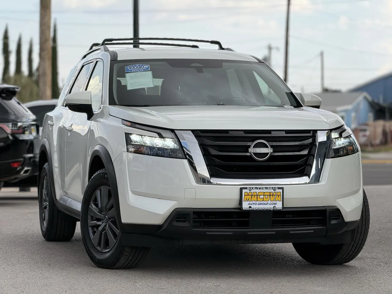 Nissan Pathfinder photo 2