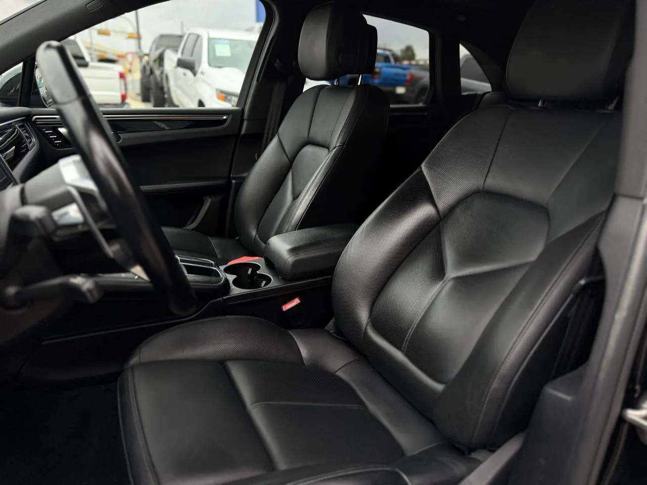 Porsche Macan photo 9