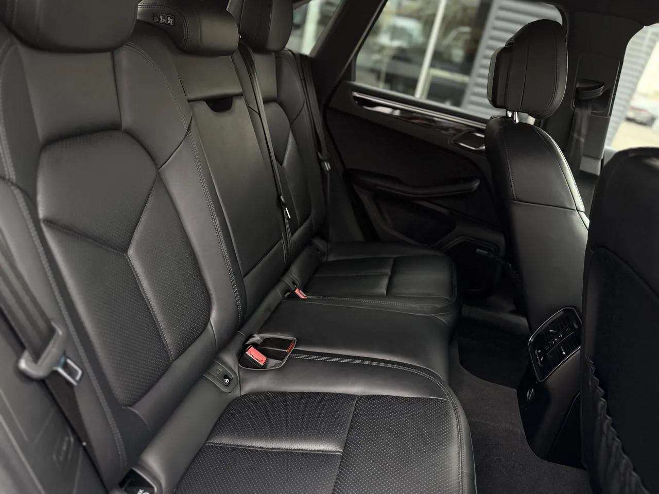 Porsche Macan photo 14