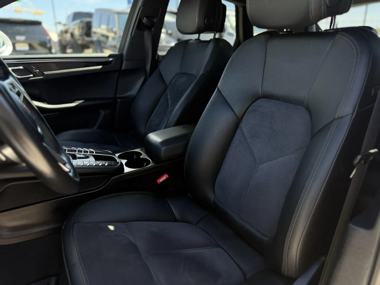 Porsche Macan photo 9