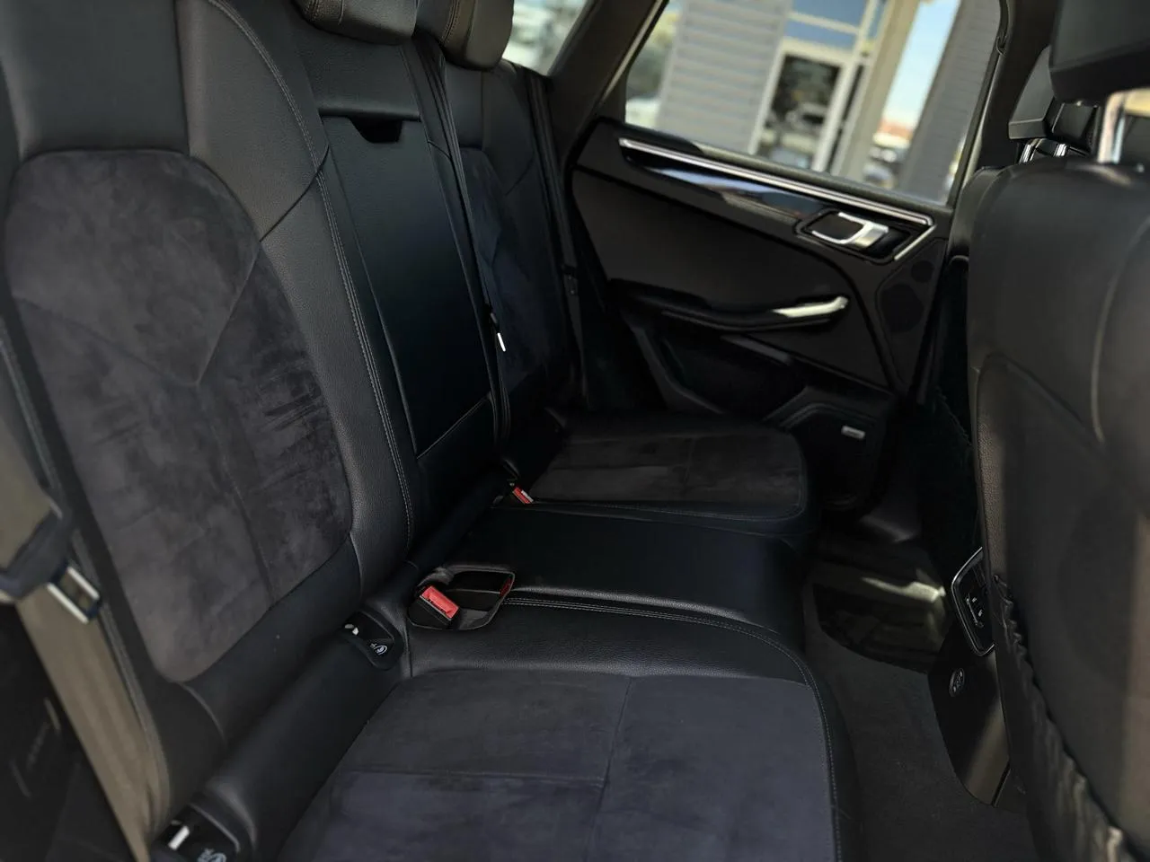 Porsche Macan photo 14