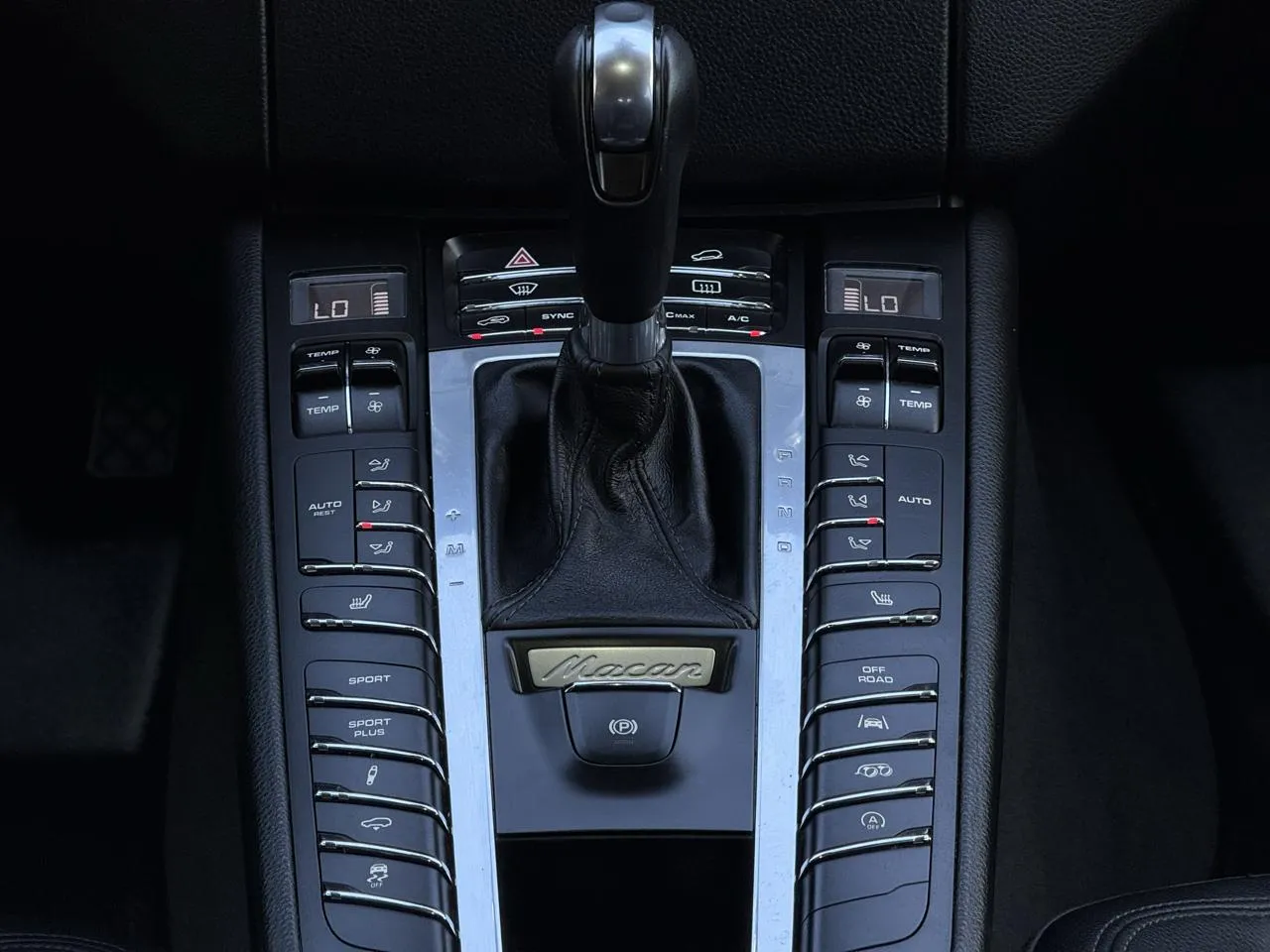 Porsche Macan photo 17
