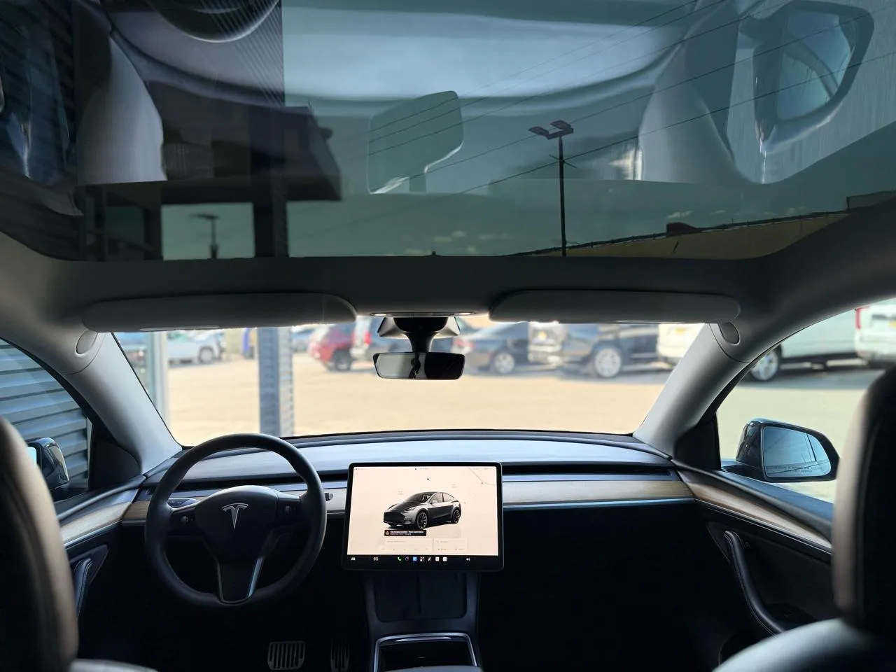 Tesla Model Y photo 17