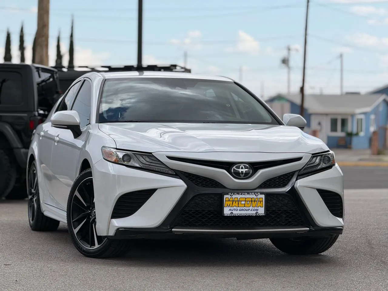 Toyota Camry photo 2