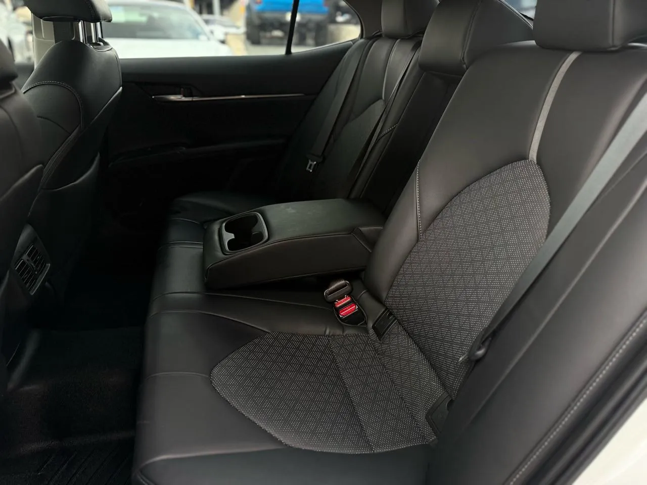 Toyota Camry photo 11