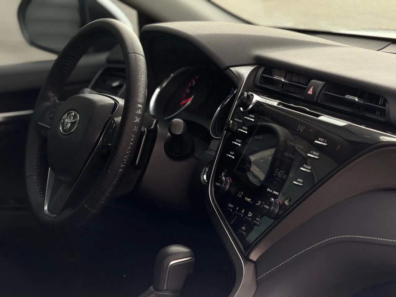 Toyota Camry photo 12