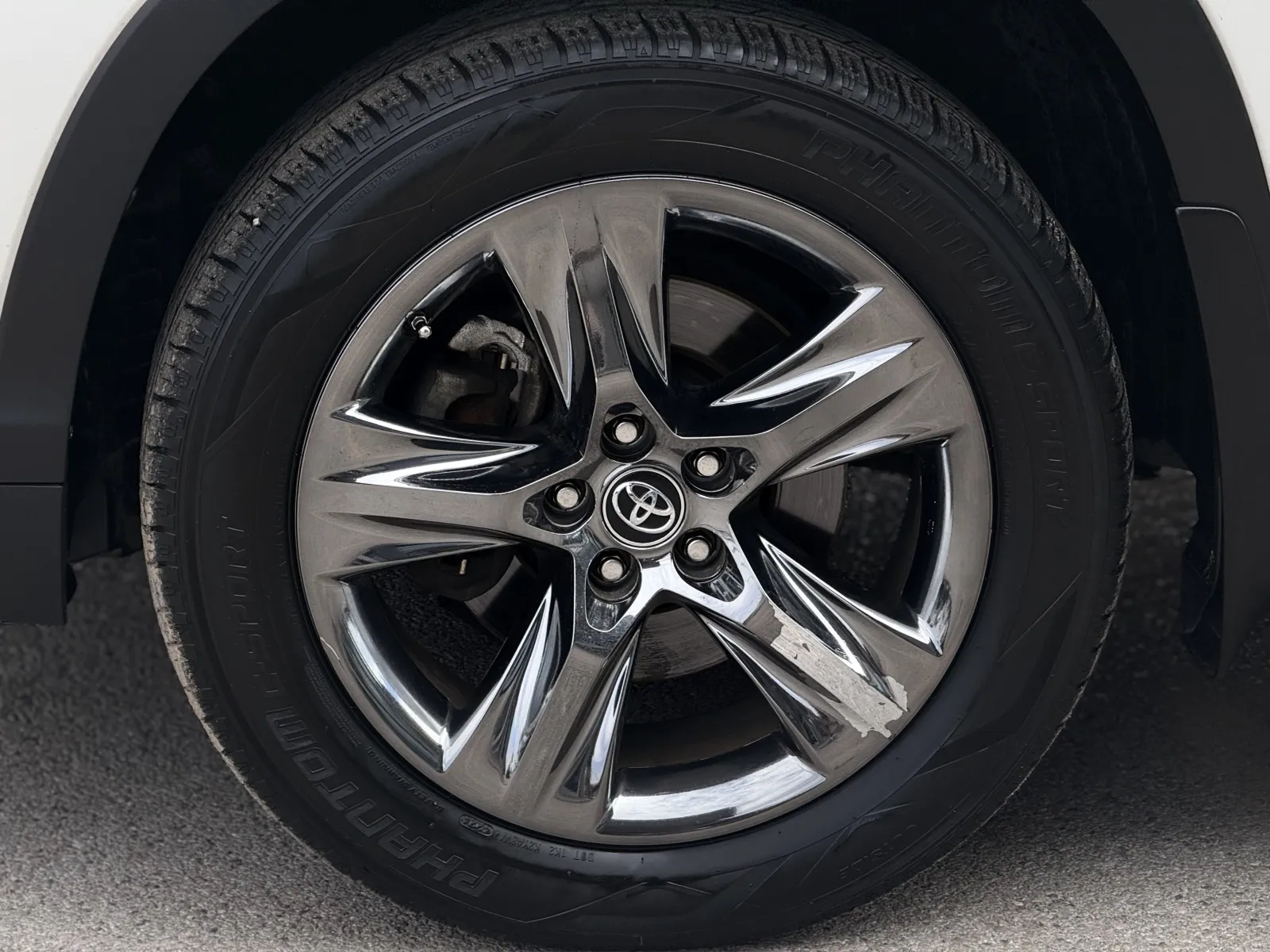 Toyota Highlander photo 8
