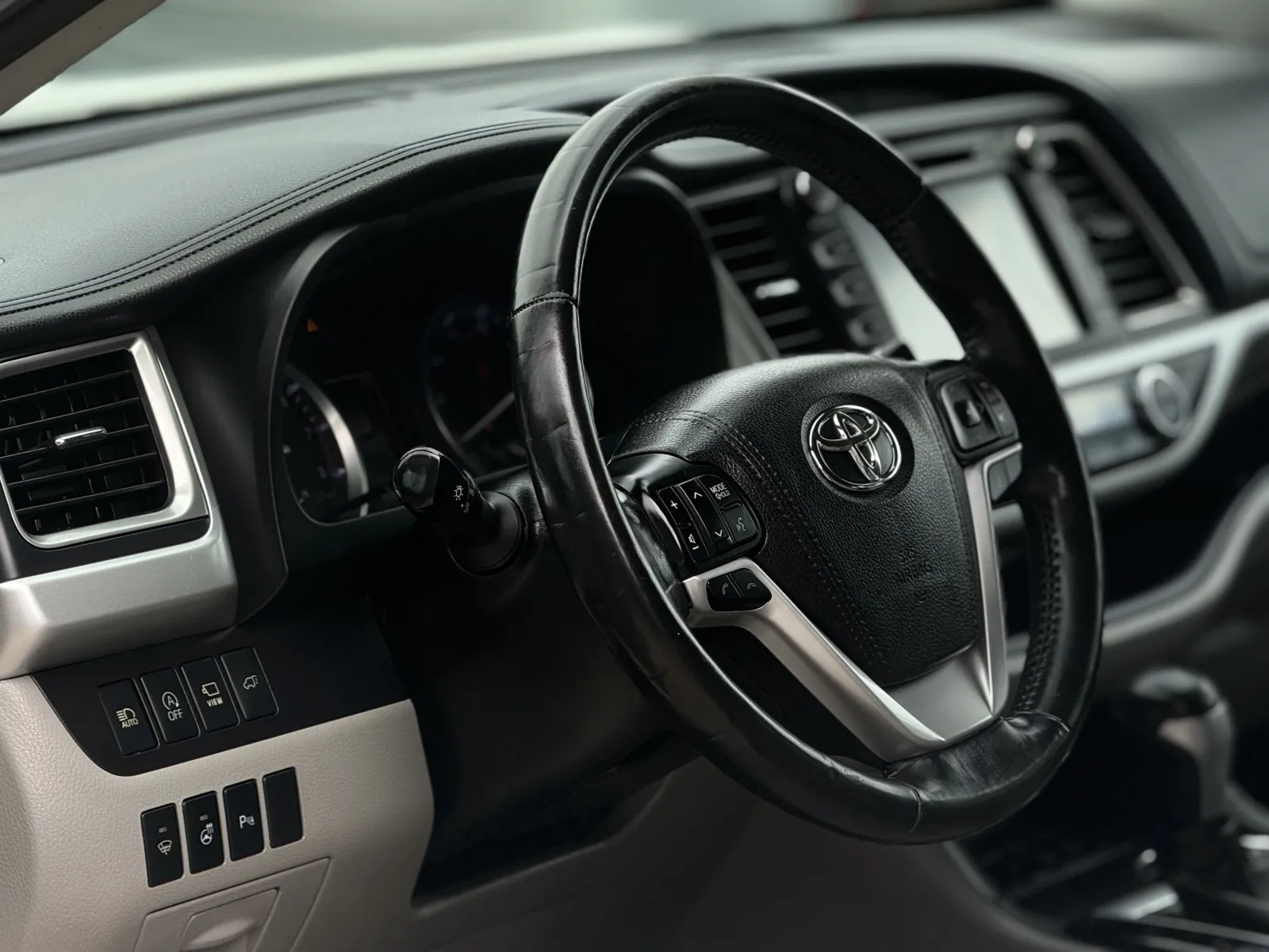 Toyota Highlander photo 9