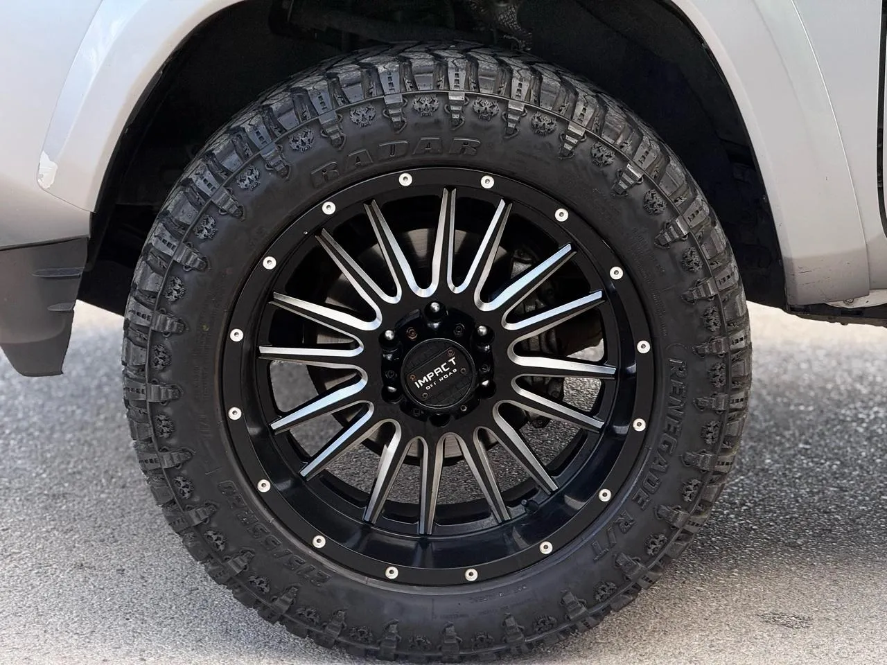 Toyota Tacoma photo 8