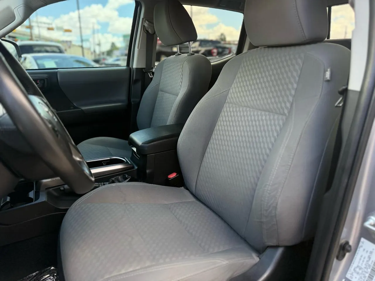 Toyota Tacoma photo 10