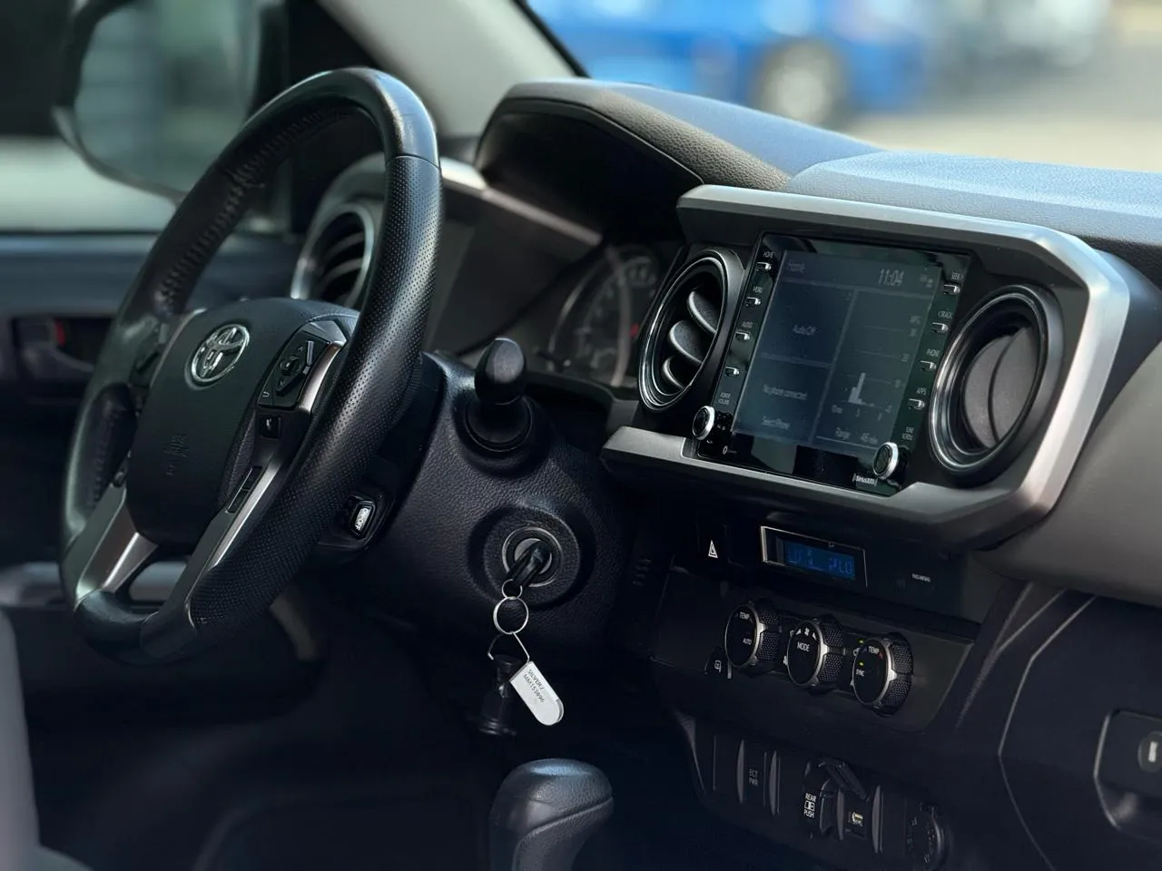 Toyota Tacoma photo 12