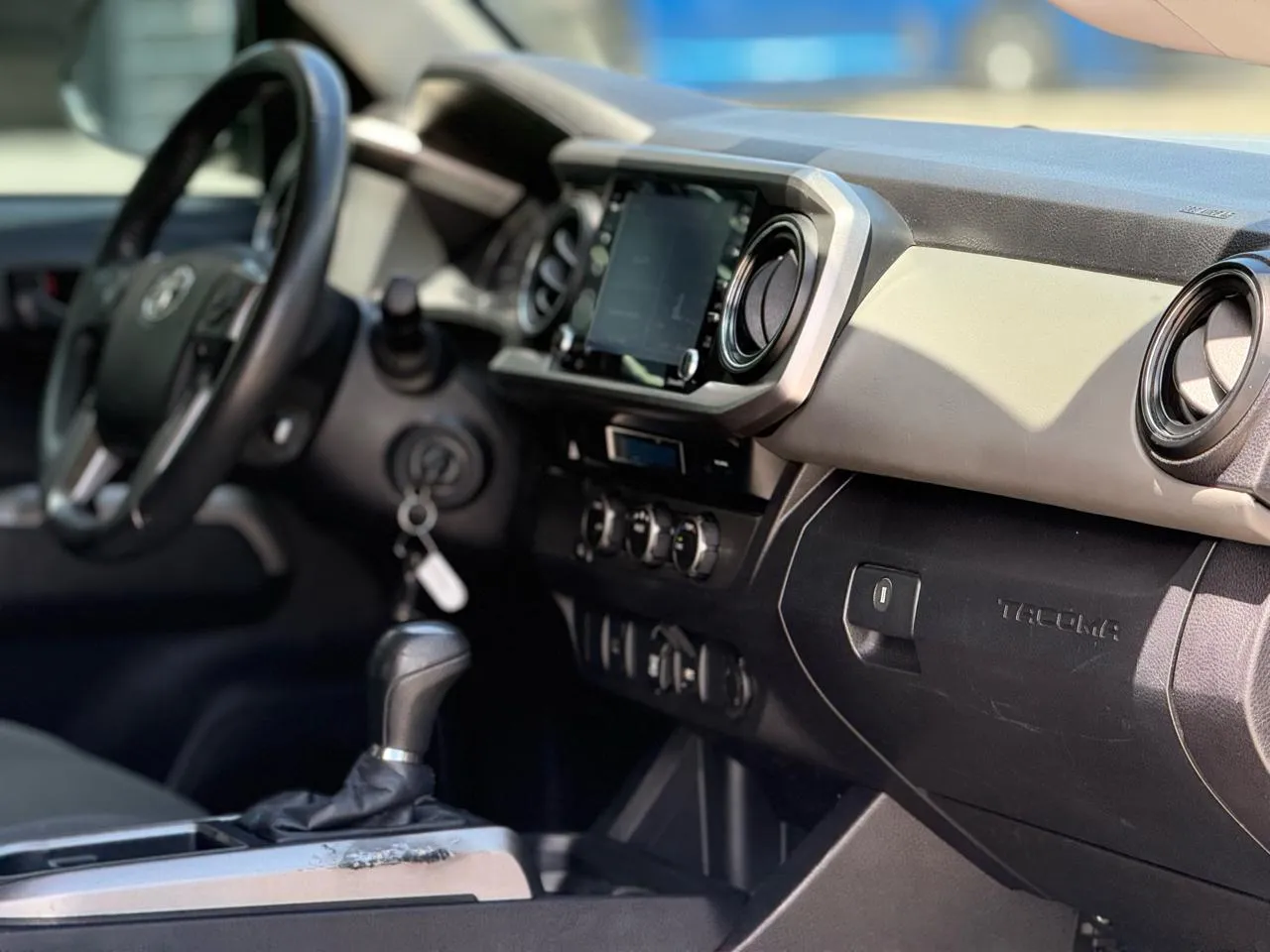 Toyota Tacoma photo 13