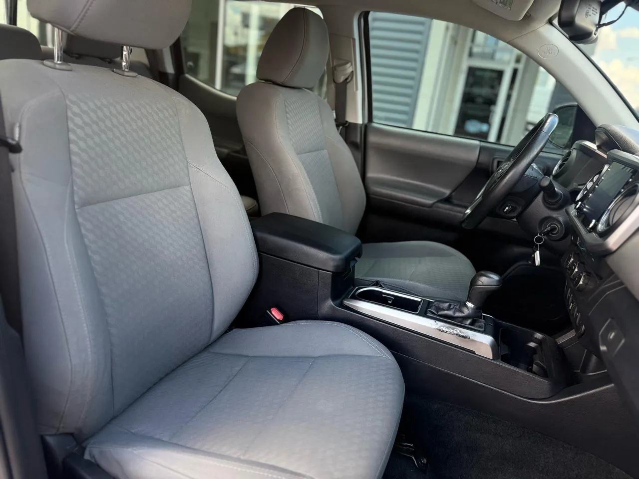 Toyota Tacoma photo 14