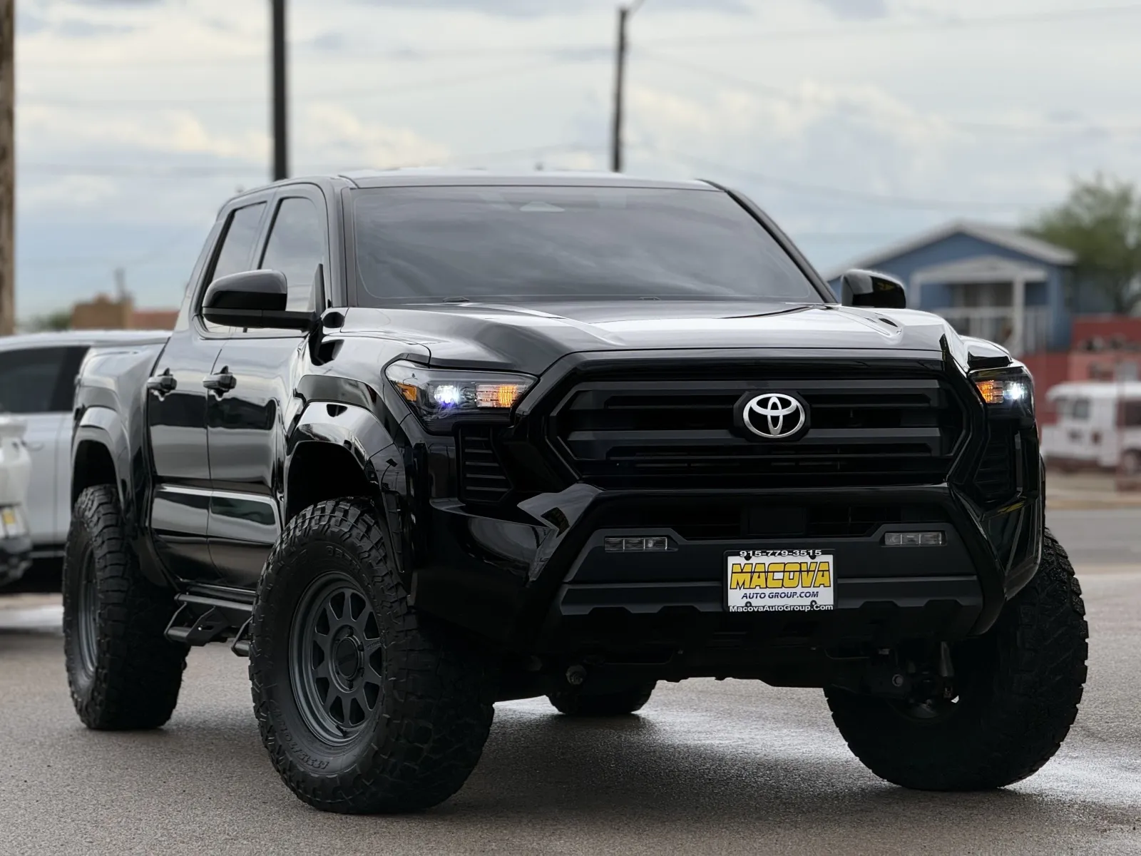 Toyota Tacoma photo 2