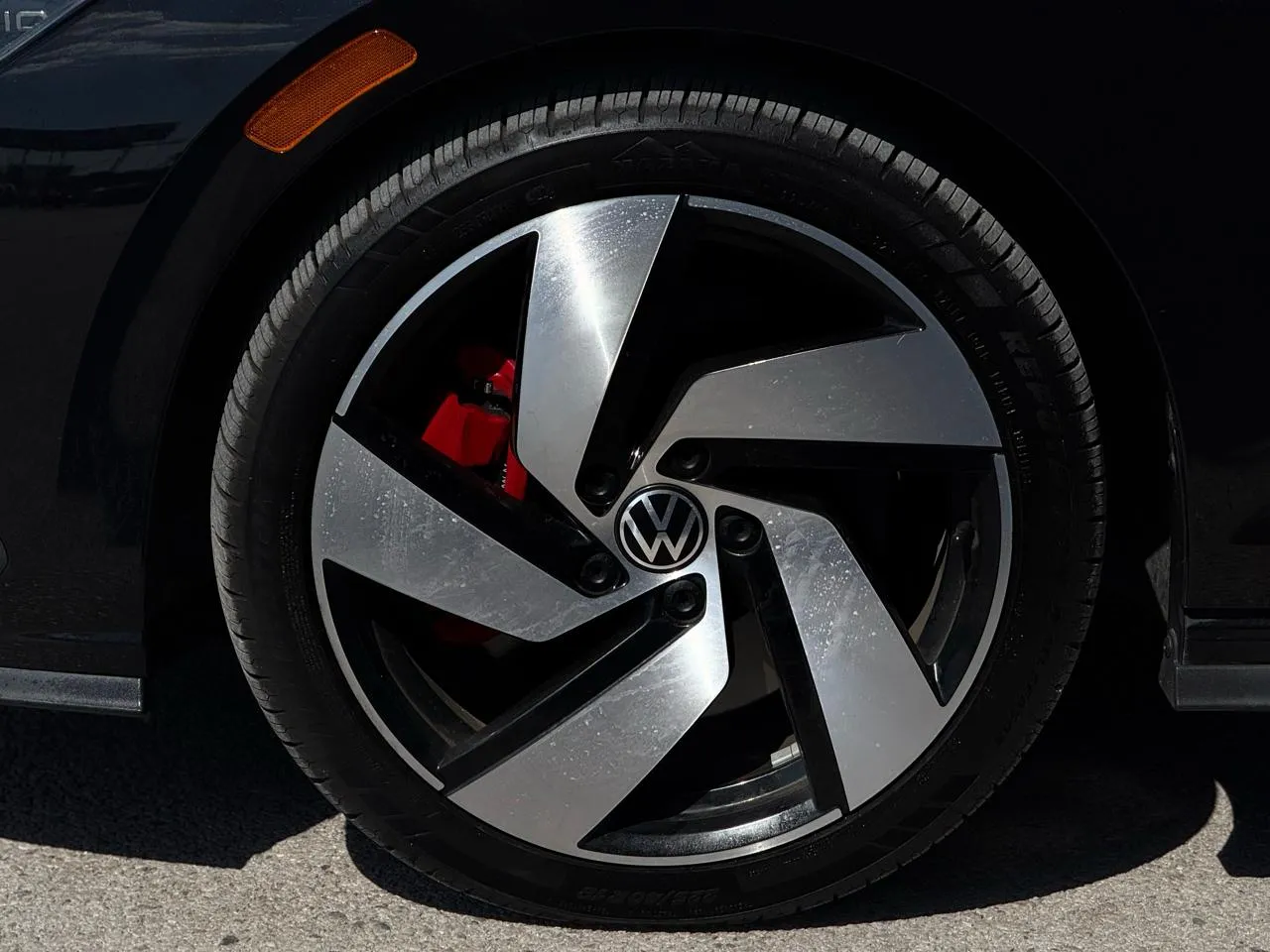 Volkswagen Golf GTI photo 8