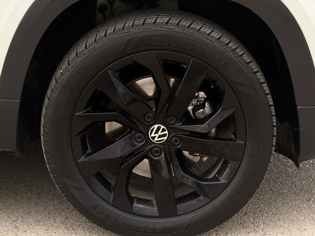 Volkswagen Taos photo 8